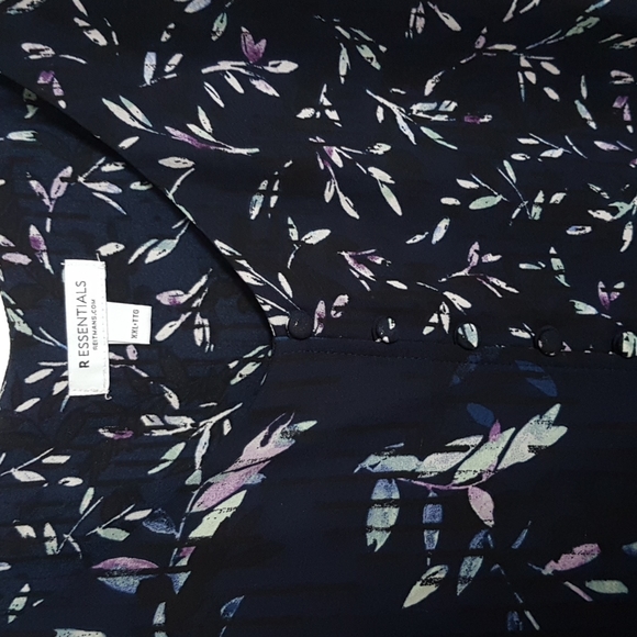 Reitmans floral blouse - Picture 3 of 3